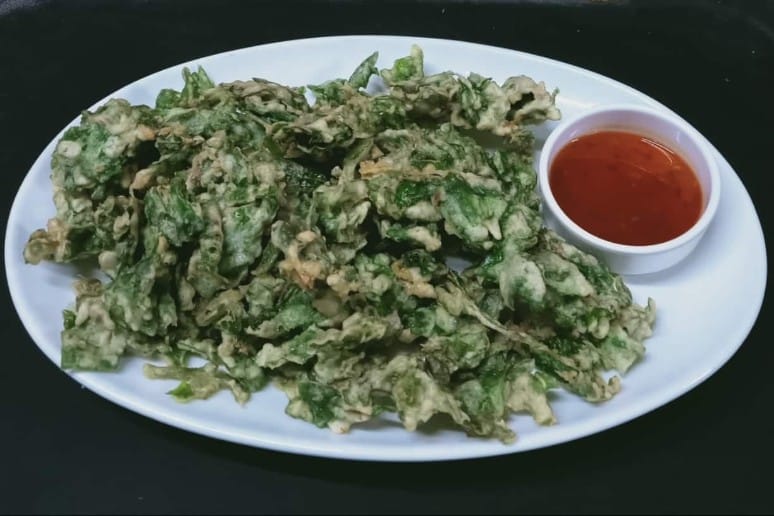 Fried Spinach Leaves with Mushrooms