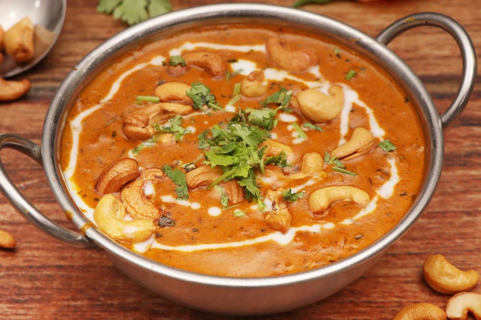 Hen Curry with Cashewnuts and Curd Recipe