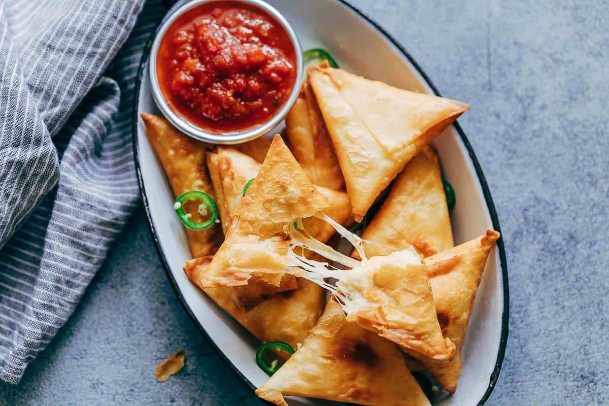 Cheesy samosas served with jalapeno to give them a spicy touch