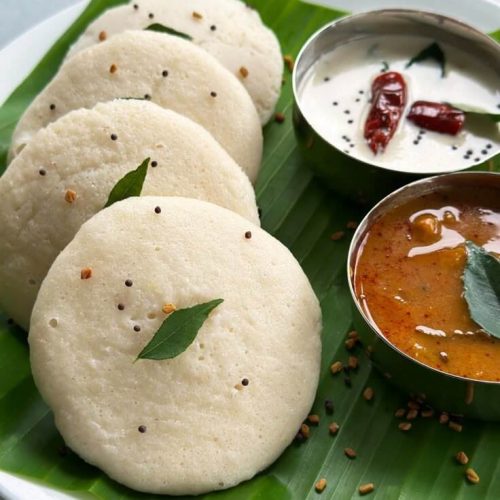 Soft fluffy idli on a leaf plate