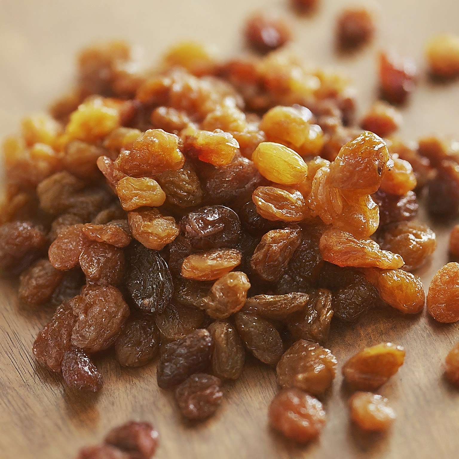 A handful of raisins, both dark and golden varieties