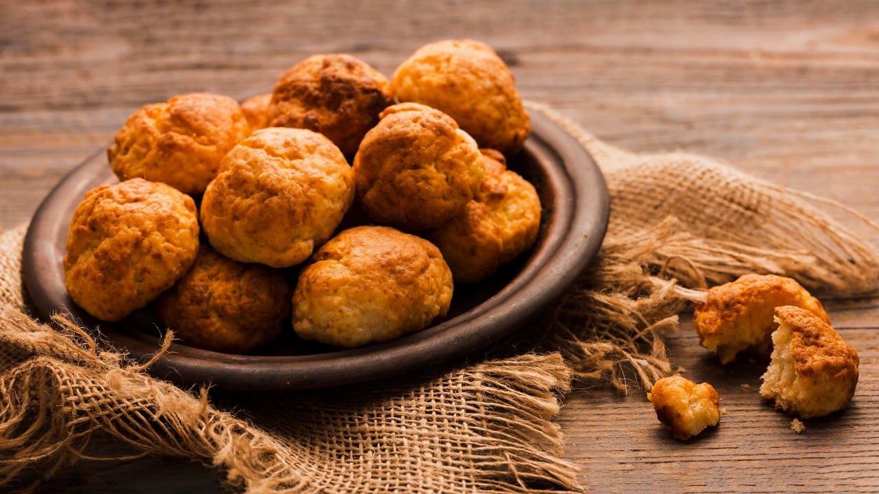 Crispy flaky pastry stuffed with spiced lentil or pea filling