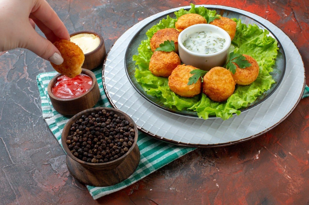 Crispy potato patties topped with yoghurt tamarind chutney and spices