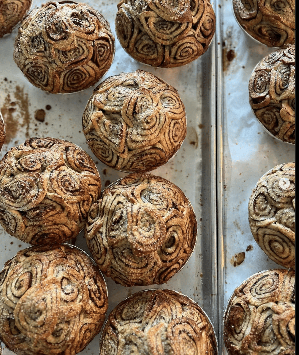 Cinnamon roll apple pie